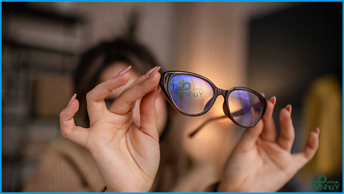 Gọng kính mắt mèo: Bí quyết chọn và phối đồ "chanh sả" như sao